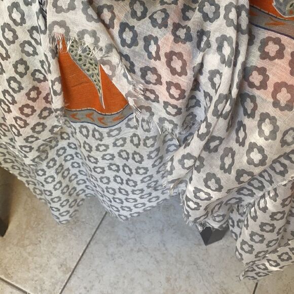 EUC wrap one size , can tie in front or leave open bought from Anthropology - Picture 3 of 4